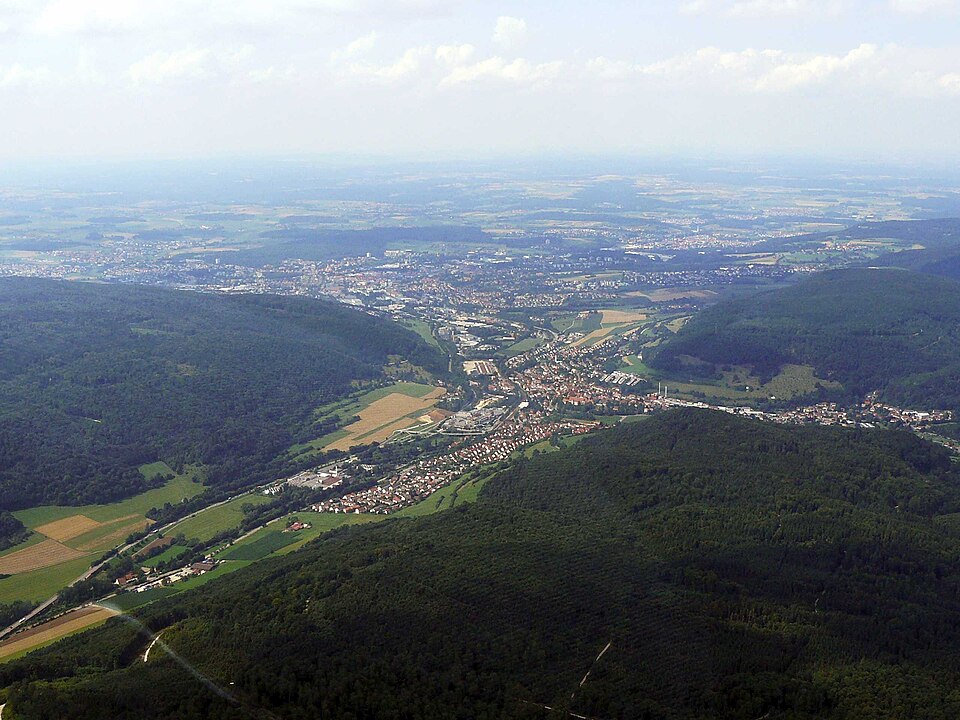 Umzug von Aalen nach Zypern per Container: Aalen Luftbild – Foto: Memorino, CC BY-SA 3.0 de, via Wikimedia Commons Umzug von Aalen nach Zypern per Container: Aalen Luftbild