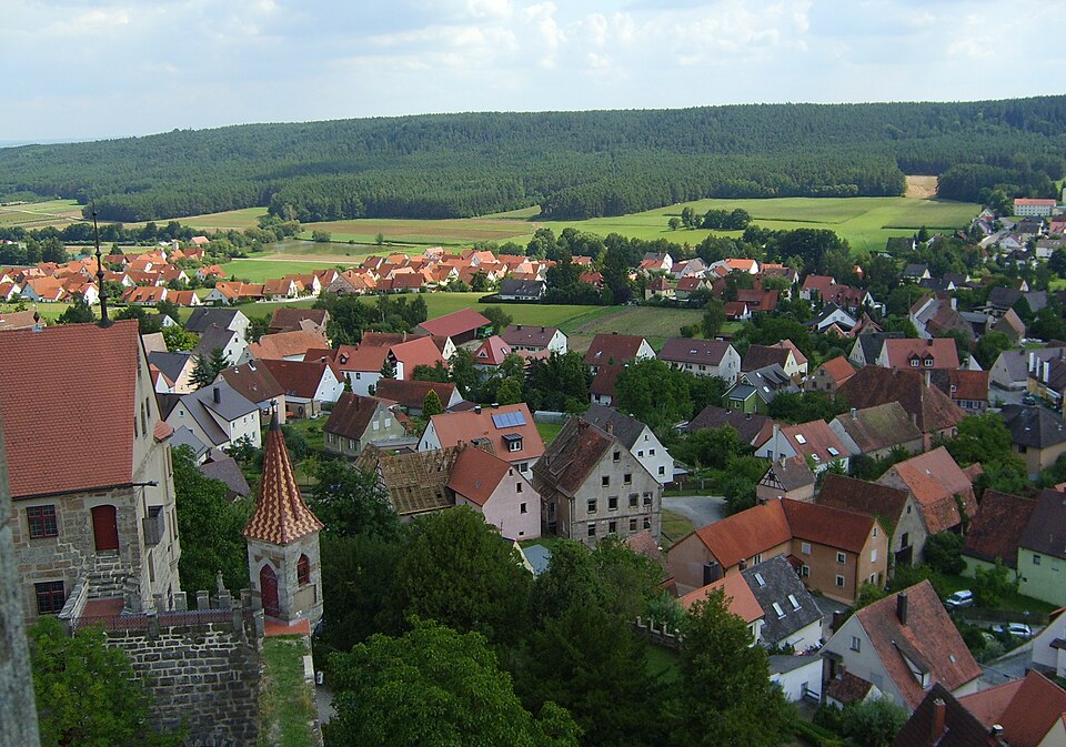 Umzug von Abenberg nach Zypern per Container: Stadtansicht Abenberg – Foto: Moros, CC BY 3.0, via Wikimedia Commons Umzug von Abenberg nach Zypern per Container: Stadtansicht Abenberg
