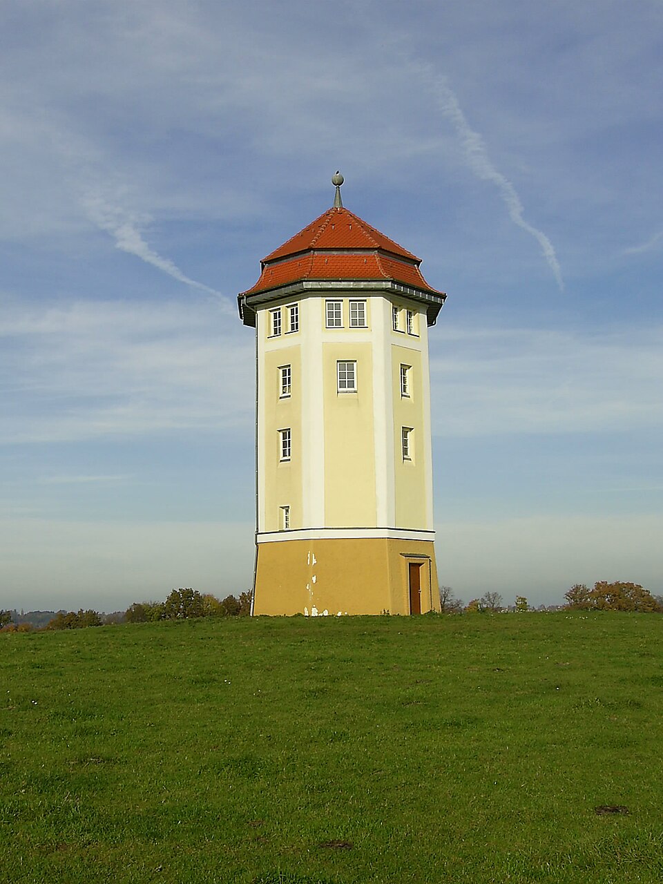 Umzug von Abtsgmünd nach Zypern per Container: Wasserturm bei Hohenstadt in Abtsgmünd – Foto: Steffen Felger, CC BY 3.0, via Wikimedia Commons Umzug von Abtsgmünd nach Zypern per Container: Wasserturm bei Hohenstadt in Abtsgmünd