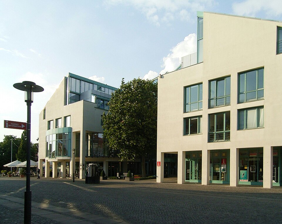 Umzug von Achim nach Zypern per Container: Rathaus Stadt Achim – Foto: Pottz, Public domain, via Wikimedia Commons Umzug von Achim nach Zypern per Container: Rathaus Stadt Achim