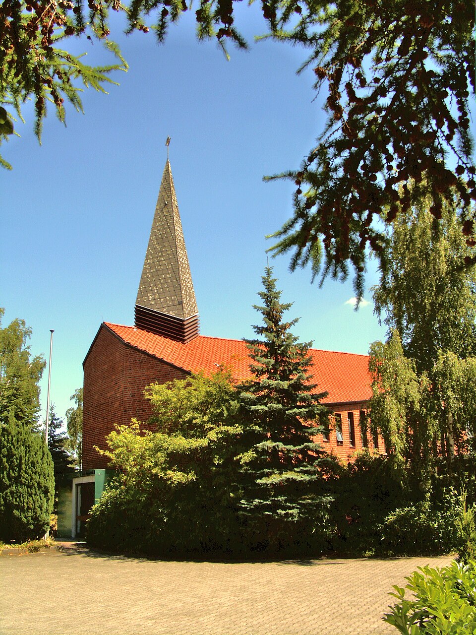Umzug von Adendorf nach Zypern per Container: Kirche Christ-König, Adendorf