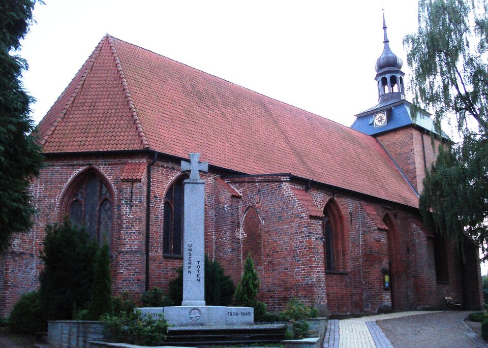 Umzug von Ahrensbök nach Zypern per Container: Ahrensboek, Marienkirche Ahrensbök O – Foto: Genet, CC BY-SA 3.0, via Wikimedia Commons Umzug von Ahrensbök nach Zypern per Container: Ahrensboek, Marienkirche Ahrensbök O