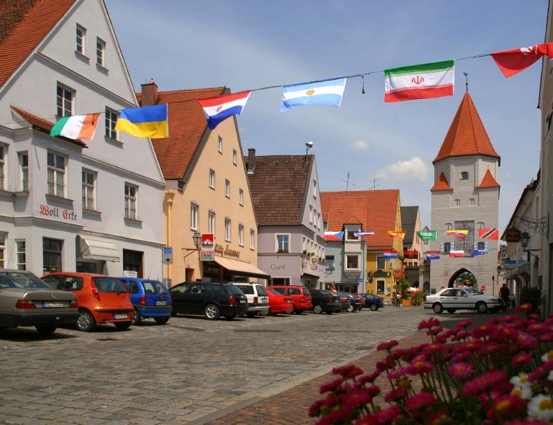 Umzug von Aichach nach Zypern per Container: Aichach Unteres Tor – Foto: Django_il_bastardo (Ulrich Stark), Bayern, CC BY 2.0, via Wikimedia Commons Umzug von Aichach nach Zypern per Container: Aichach Unteres Tor