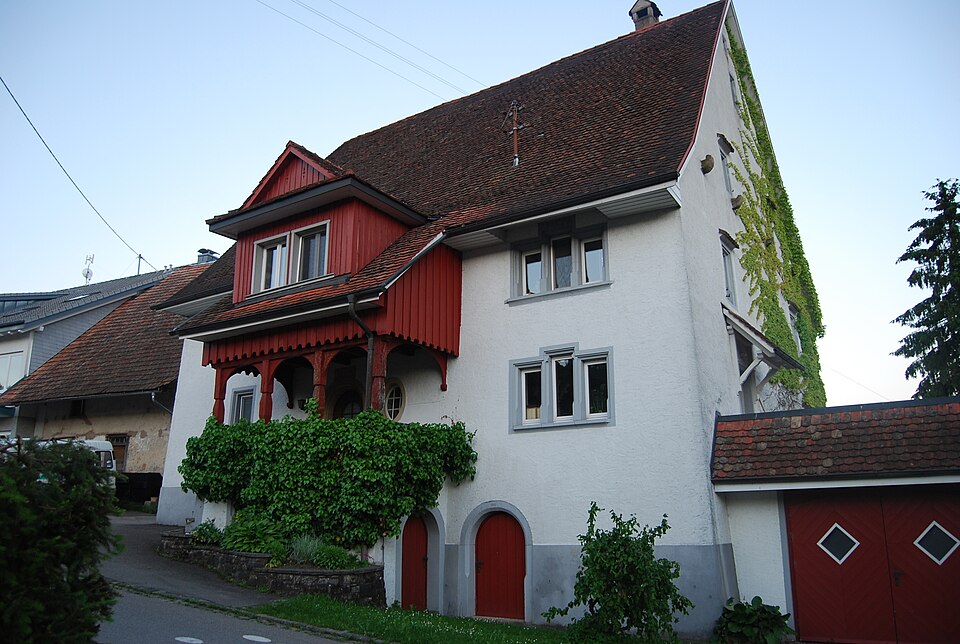 Umzug von Albbruck nach Zypern per Container: Salpeterhaus Birkingen in Albbruck – Foto: Markus Schäfer (Schaema3 at de.wikipedia), CC BY-SA 3.0, via Wikimedia Commons Umzug von Albbruck nach Zypern per Container: Salpeterhaus Birkingen in Albbruck