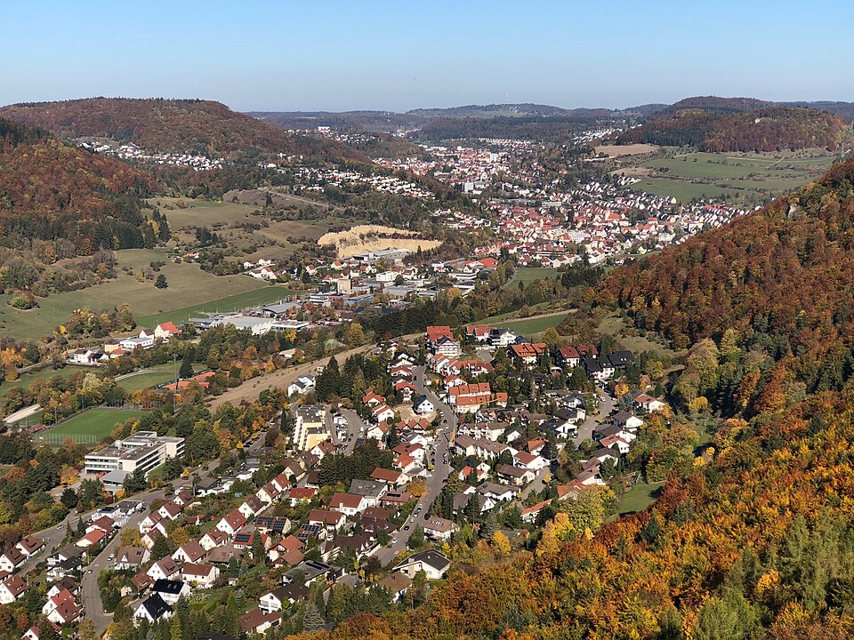 Umzug von Albstadt nach Zypern per Container: Talgang Albstadt – Foto: Zollernalb, CC BY-SA 4.0, via Wikimedia Commons Umzug von Albstadt nach Zypern per Container: Talgang Albstadt
