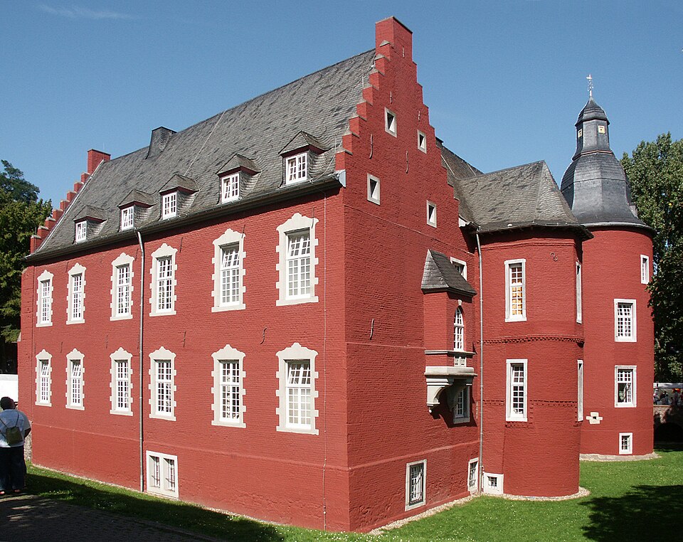 Umzug von Alsdorf nach Zypern per Container: Die Burg Alsdorf in Alsdorf – Foto: sodele, CC BY-SA 2.0, via Wikimedia Commons Umzug von Alsdorf nach Zypern per Container: Die Burg Alsdorf in Alsdorf
