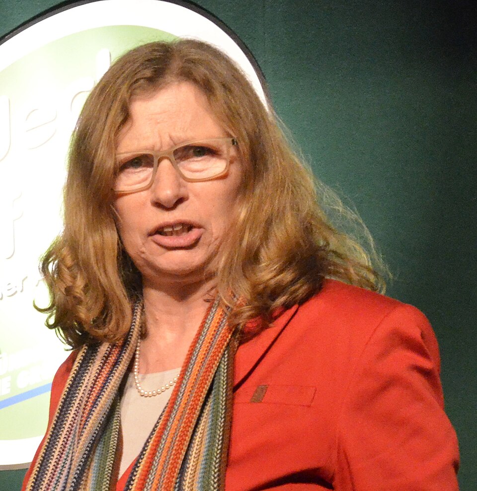 Umzug von Altenberg nach Zypern per Container: Annemarie Lütkes Politscher Aschermittwoch in Altenberg – Foto: Bündnis 90/Die Grünen Nordrhein-Westfalen, CC BY-SA 2.0, via Wikimedia Commons Umzug von Altenberg nach Zypern per Container: Annemarie Lütkes Politscher Aschermittwoch in Altenberg