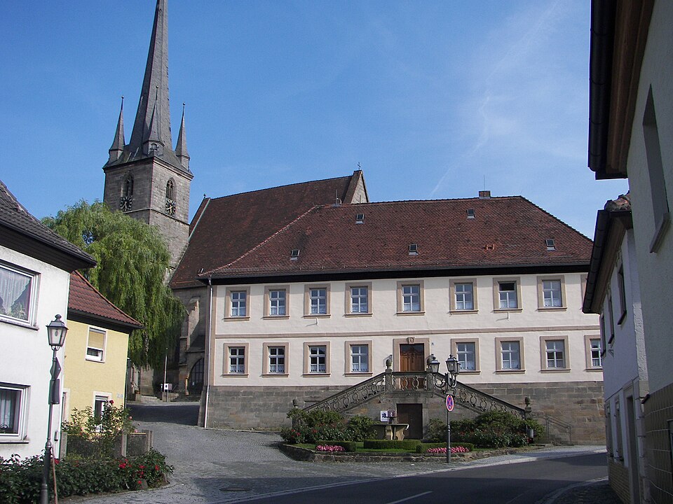Umzug von Altenkunstadt nach Zypern per Container: Altenkunstadt Pfarrhof Kirche