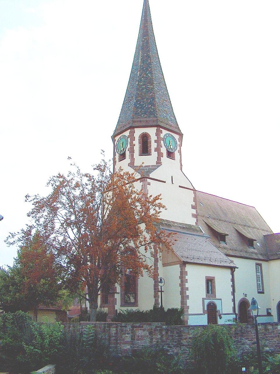 Umzug von Althengstett nach Zypern per Container: Kirche Althengstett – Foto: User:MarkusHagenlocher, CC BY-SA 3.0, via Wikimedia Commons Umzug von Althengstett nach Zypern per Container: Kirche Althengstett