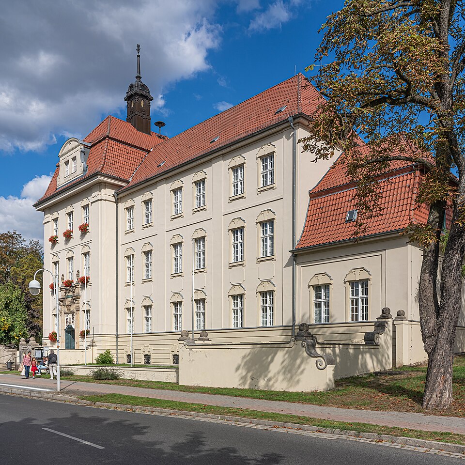 Umzug von Altlandsberg nach Zypern per Container: Altlandsberg Rathaus – Foto: A.Savin, FAL, via Wikimedia Commons Umzug von Altlandsberg nach Zypern per Container: Altlandsberg Rathaus