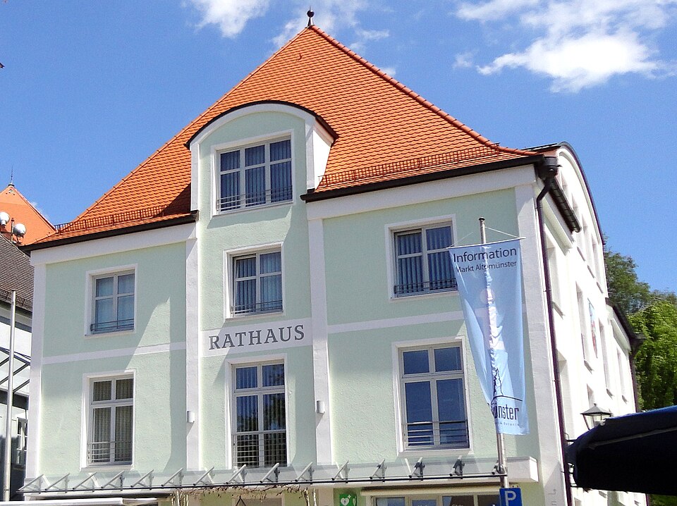 Umzug von Altomünster nach Zypern per Palette: Rathaus Altomünster