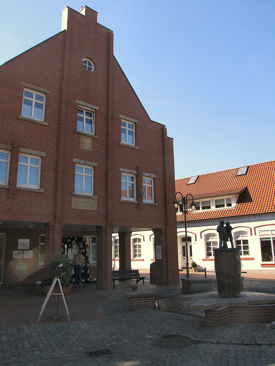 Umzug von Ankum nach Zypern per Container: Rathaus Ankum