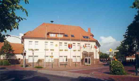 Umzug von Apen nach Zypern per Container: Rathaus Apen