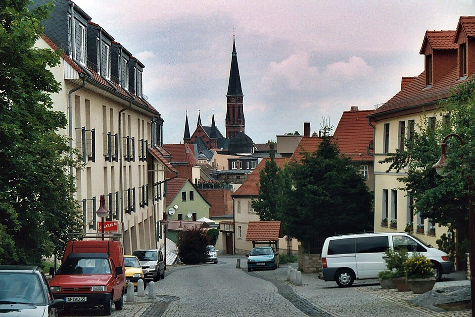 Umzug von Apolda nach Zypern per Container: Apolda-Jenaer Straße – Foto: Dguendel, CC BY 3.0, via Wikimedia Commons Umzug von Apolda nach Zypern per Container: Apolda-Jenaer Straße