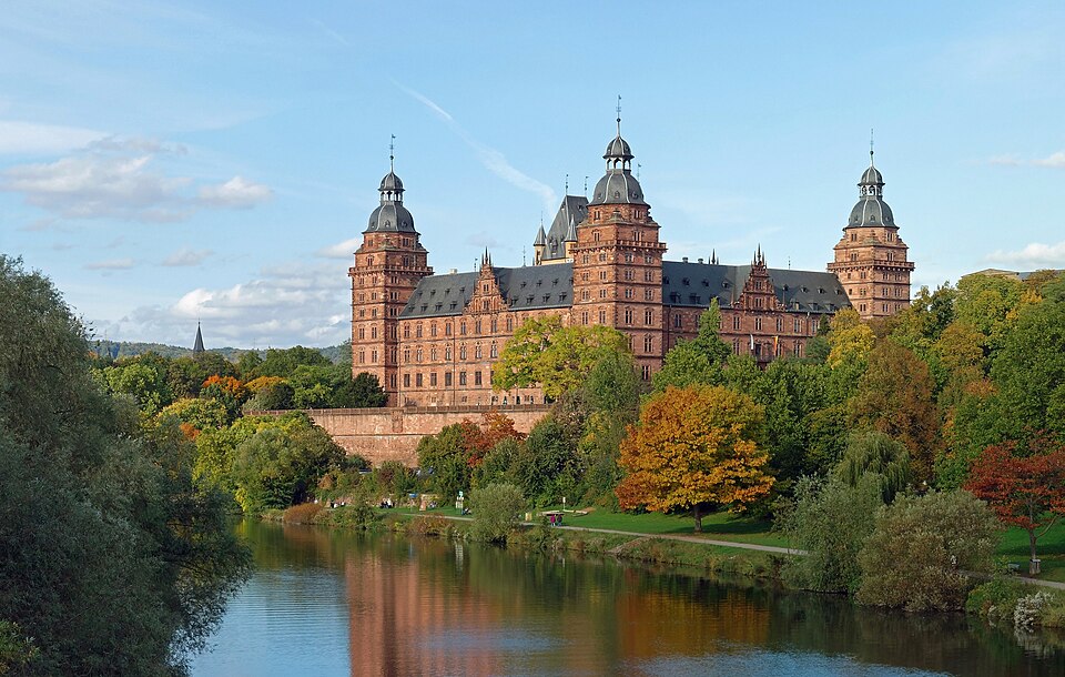 Umzug von Aschaffenburg nach Zypern per Container: Aschaffenburger Schloss, edit