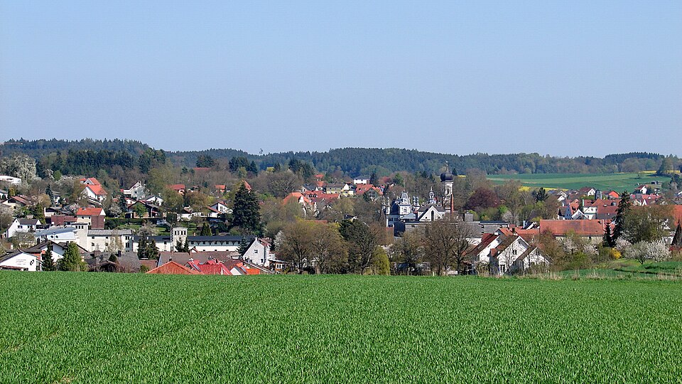 Umzug von Au in der Hallertau nach Zypern per Container: Au in der Hallertau Ortsansicht – Foto: H.Helmlechner, CC BY-SA 4.0, via Wikimedia Commons Umzug von Au in der Hallertau nach Zypern per Container: Au in der Hallertau Ortsansicht