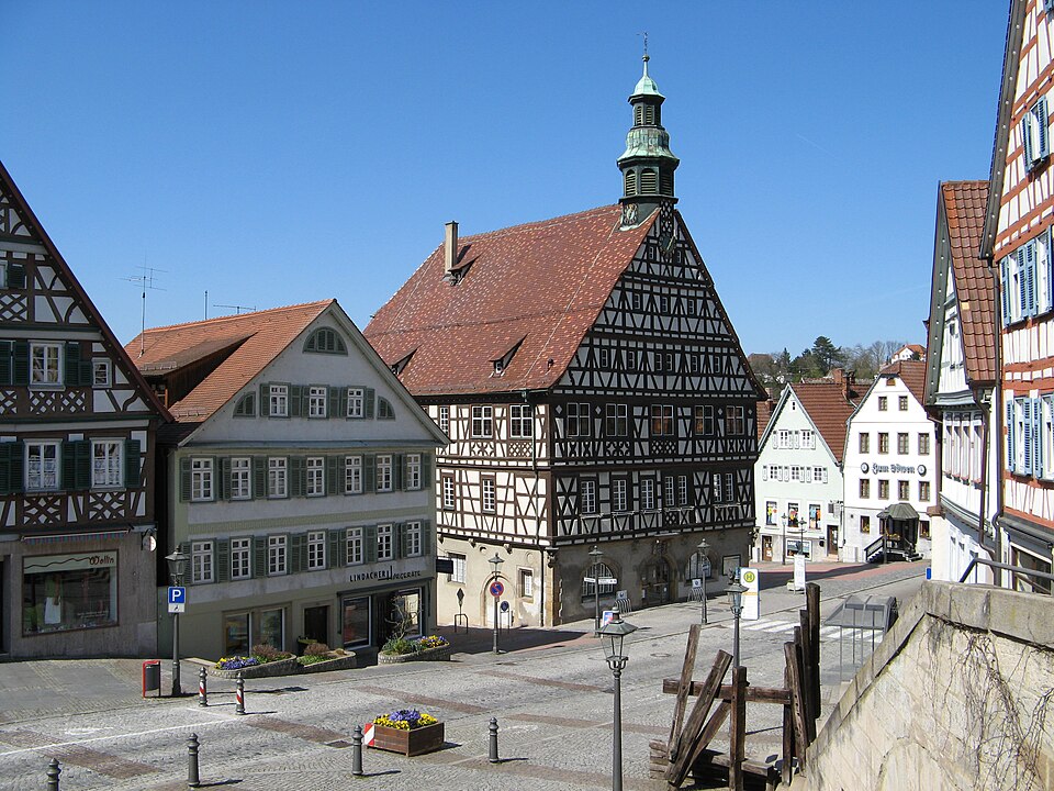 Umzug von Backnang nach Zypern per Container: Backnang Marktstrasse – Foto: User:Dominik, Public domain, via Wikimedia Commons Umzug von Backnang nach Zypern per Container: Backnang Marktstrasse