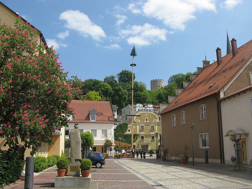 Umzug von Bad Abbach nach Zypern per Container: Bad Abbach Innenstadt – Foto: Reise-Line, CC BY-SA 3.0, via Wikimedia Commons Umzug von Bad Abbach nach Zypern per Container: Bad Abbach Innenstadt