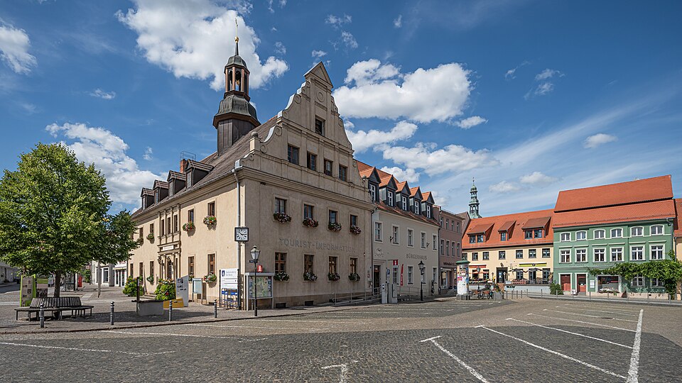 Umzug von Bad Belzig nach Zypern per Container: Bad Belzig town hall – Foto: A.Savin, FAL, via Wikimedia Commons Umzug von Bad Belzig nach Zypern per Container: Bad Belzig town hall