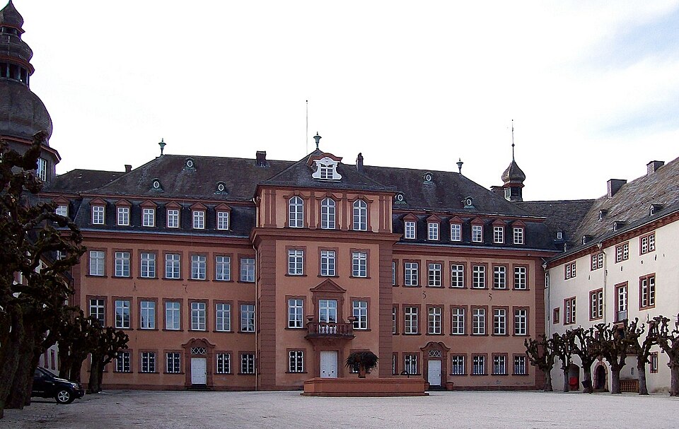 Umzug von Bad Berleburg nach Zypern per Container: Schloss Berleburg in Bad Berleburg – Foto: Stefan Didam - Schmallenberg, CC BY-SA 3.0, via Wikimedia Commons Umzug von Bad Berleburg nach Zypern per Container: Schloss Berleburg in Bad Berleburg