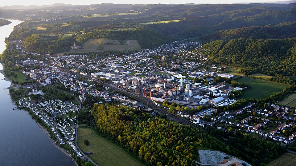 Umzug von Bad Hönningen nach Zypern per Container: Stadtansicht Bad Hönningen – Foto: Wolkenkratzer, CC BY-SA 4.0, via Wikimedia Commons Umzug von Bad Hönningen nach Zypern per Container: Stadtansicht Bad Hönningen