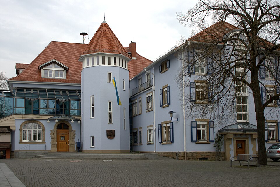 Umzug von Bad Krozingen nach Zypern per Container: Rathaus Bad Krozingen – Foto: ireas, CC BY-SA 4.0, via Wikimedia Commons Umzug von Bad Krozingen nach Zypern per Container: Rathaus Bad Krozingen