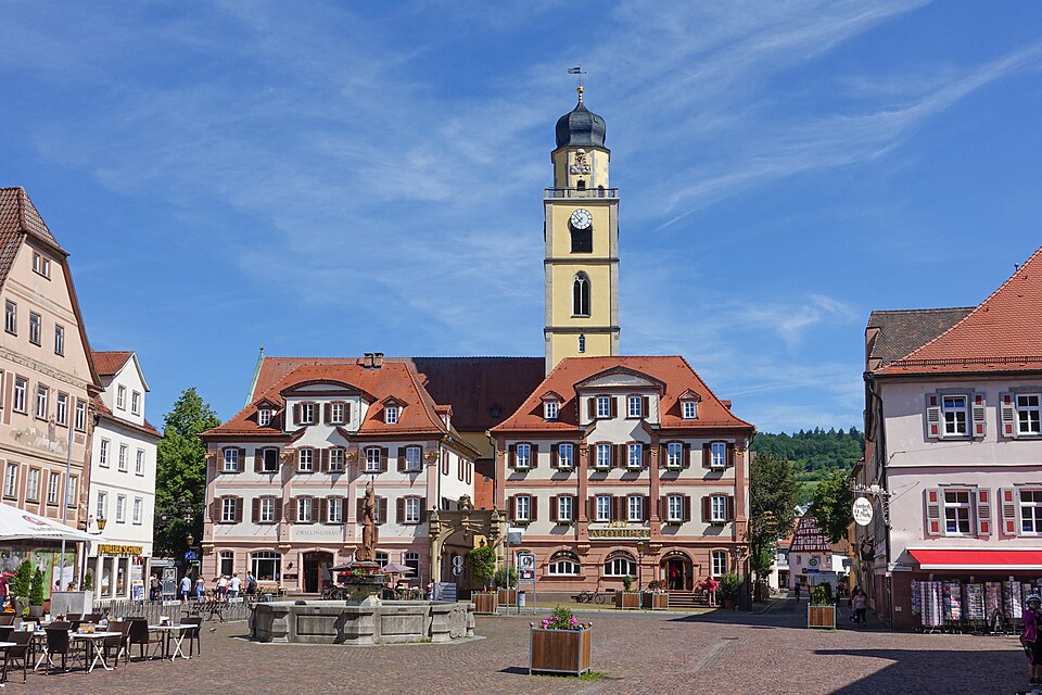 Umzug von Bad Mergentheim nach Zypern per Container: MGH-Marktplatz Zwillingshäuser in Bad Mergentheim