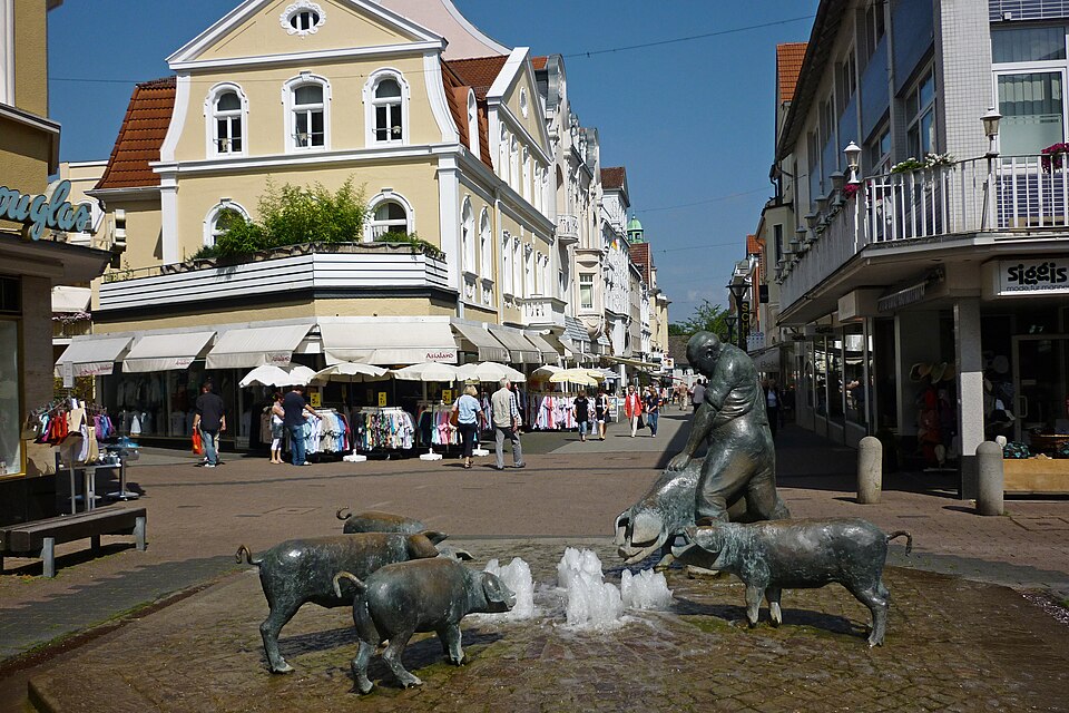 Umzug von Bad Oeynhausen nach Zypern per Palette: Bad Oeynhausen Sültemeierbrunnen – Foto: Ub12vow, CC BY 3.0, via Wikimedia Commons Umzug von Bad Oeynhausen nach Zypern per Palette: Bad Oeynhausen Sültemeierbrunnen
