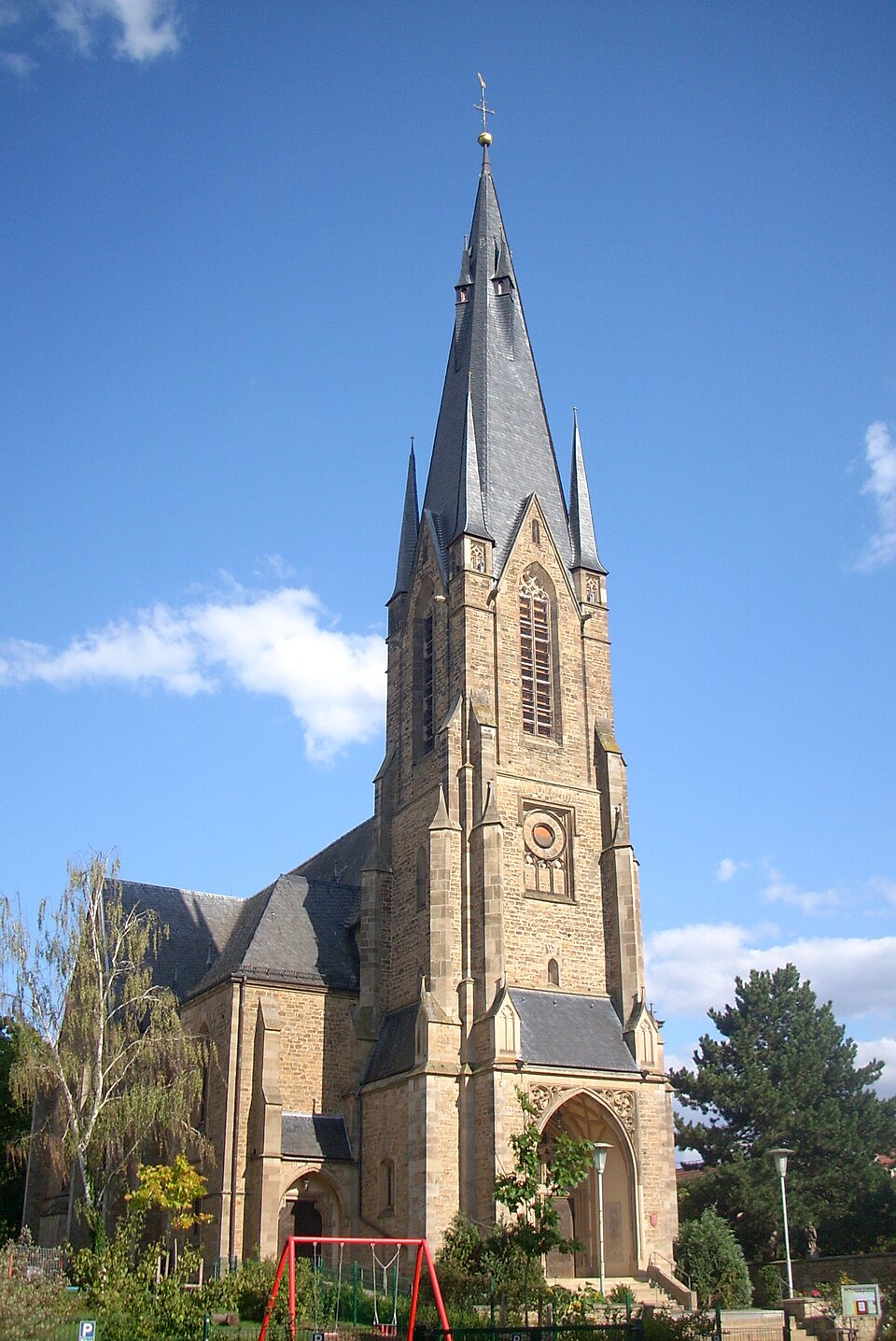 Umzug von Bad Sobernheim nach Zypern per Container: Katholische Kirche St. Matthäus Bad Sobernheim – Foto: Enrico Angelucci, CC BY-SA 3.0 de, via Wikimedia Commons Umzug von Bad Sobernheim nach Zypern per Container: Katholische Kirche St. Matthäus Bad Sobernheim