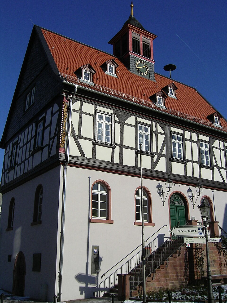 Umzug von Bad Vilbel nach Zypern per Container: Badvilbel altesrathaus in Bad Vilbel – Foto: Cmdr, CC BY 2.5, via Wikimedia Commons Umzug von Bad Vilbel nach Zypern per Container: Badvilbel altesrathaus in Bad Vilbel
