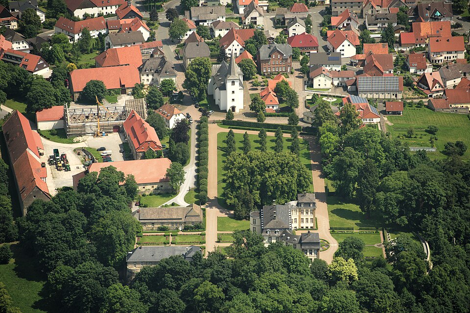 Umzug von Bad Wünnenberg nach Zypern per Container: Bad Wünnenberg Sauerland-Ost – Foto: Michael Kramer, CC BY-SA 3.0, via Wikimedia Commons Umzug von Bad Wünnenberg nach Zypern per Container: Bad Wünnenberg Sauerland-Ost