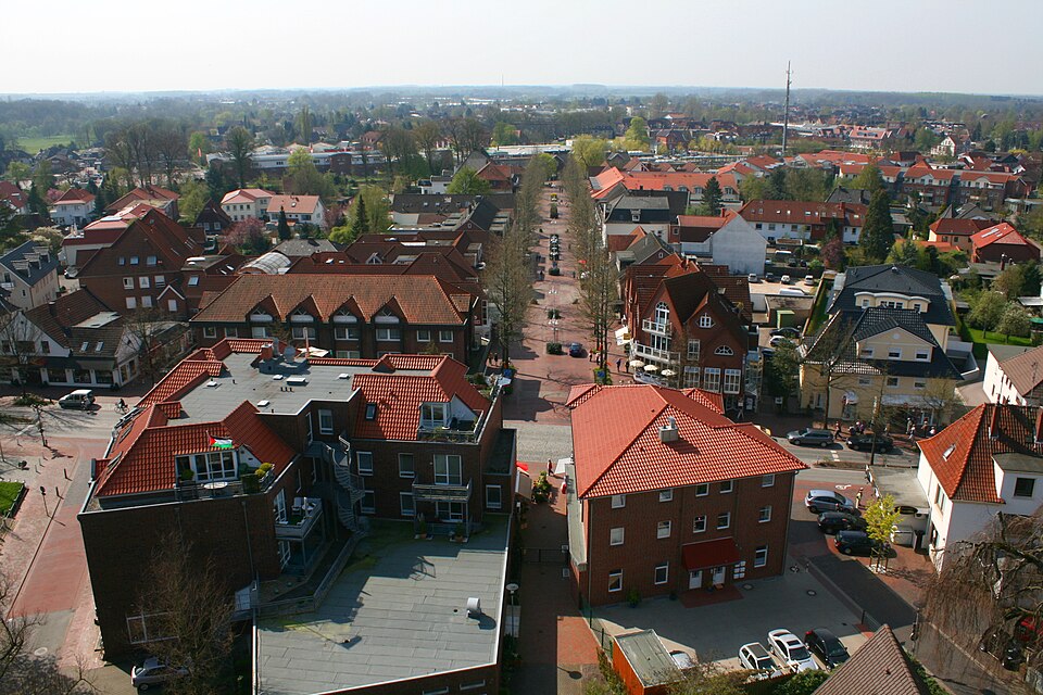 Umzug von Bad Zwischenahn nach Zypern per Palette: Bad Zwischenahn Luftbild – Foto: De-okin (talk) 11:49, 12 April 2009 (UTC), CC BY-SA 3.0, via Wikimedia Commons Umzug von Bad Zwischenahn nach Zypern per Palette: Bad Zwischenahn Luftbild