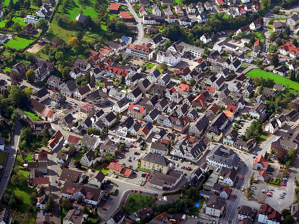Umzug von Balve nach Zypern per Container: Stadtansicht Balve – Foto: Dr.G.Schmitz, CC BY-SA 3.0, via Wikimedia Commons Umzug von Balve nach Zypern per Container: Stadtansicht Balve