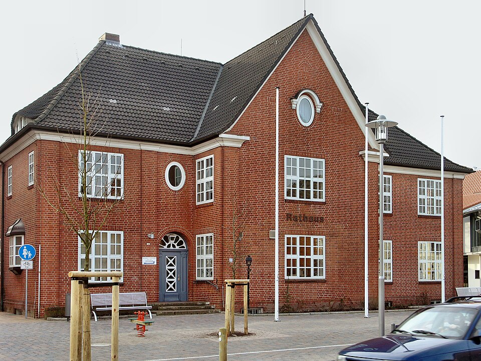 Umzug von Bargteheide nach Zypern per Container: Bargteheide Rathaus – Foto: Lukas Riebling, CC BY-SA 3.0, via Wikimedia Commons Umzug von Bargteheide nach Zypern per Container: Bargteheide Rathaus