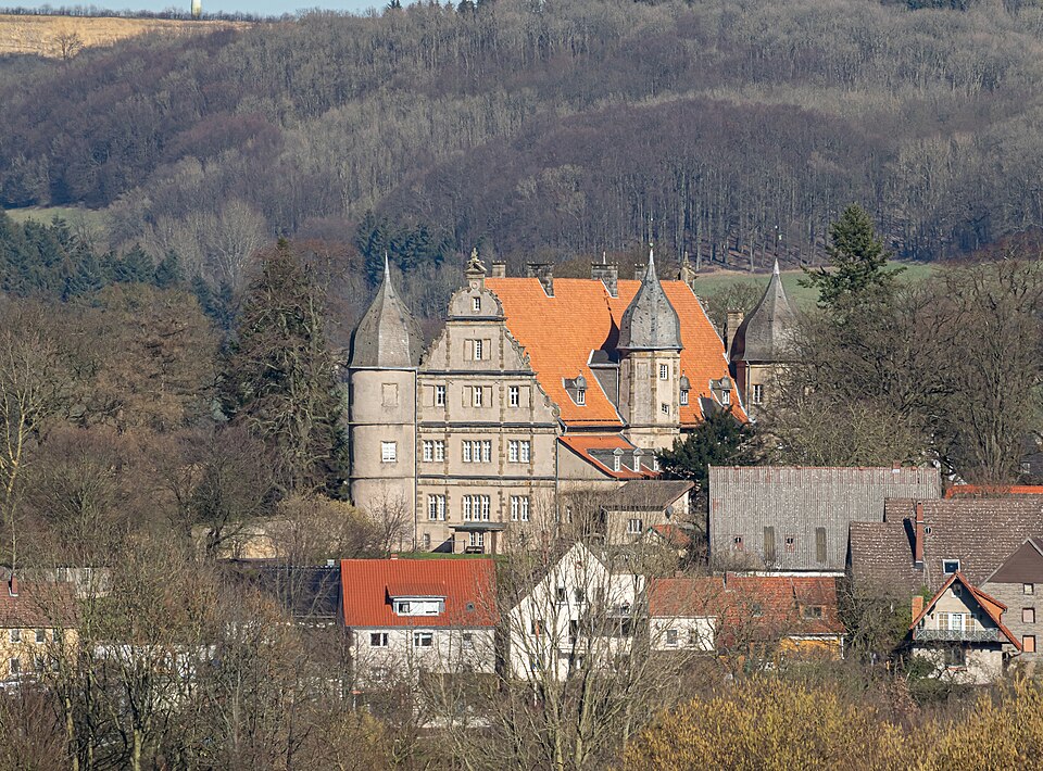 Umzug von Barntrup nach Zypern per Container: Schloss (DSC in Barntrup – Foto: Tsungam, CC BY-SA 4.0, via Wikimedia Commons Umzug von Barntrup nach Zypern per Container: Schloss (DSC in Barntrup