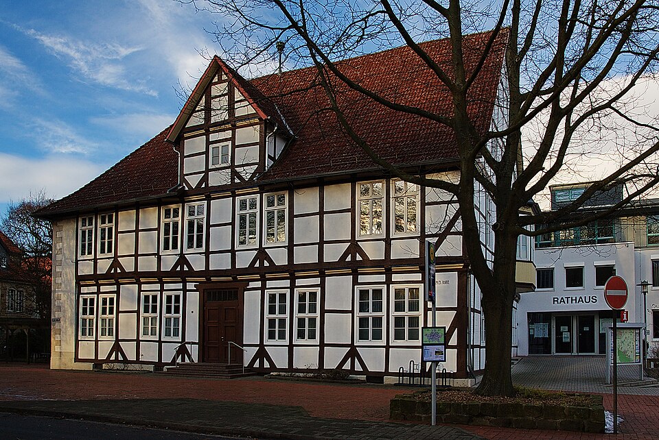 Umzug von Barsinghausen nach Zypern per Container: Rathaus Barsinghausen IMG