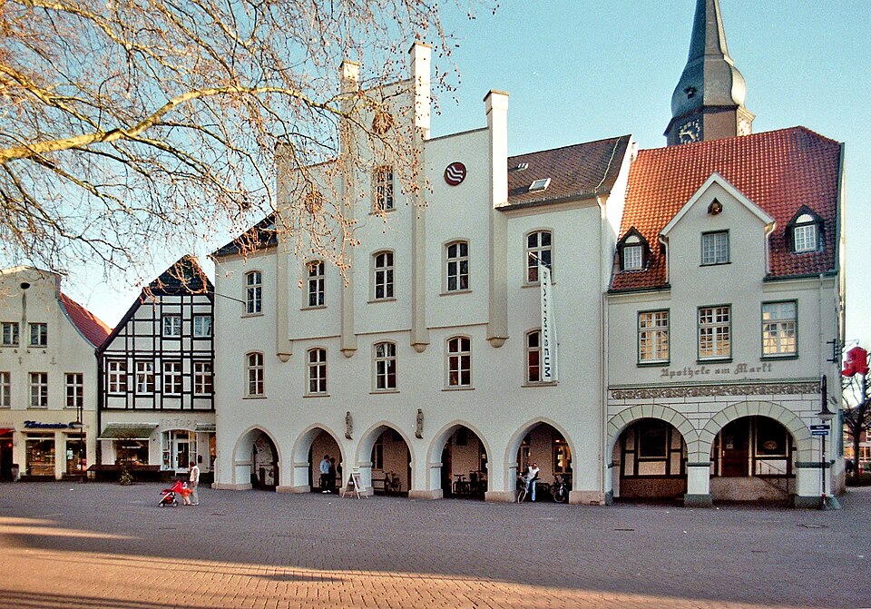 Umzug von Beckum nach Zypern per Container: Rathaus – Foto: Markus Schweiss, CC BY-SA 3.0, via Wikimedia Commons Umzug von Beckum nach Zypern per Container: Rathaus