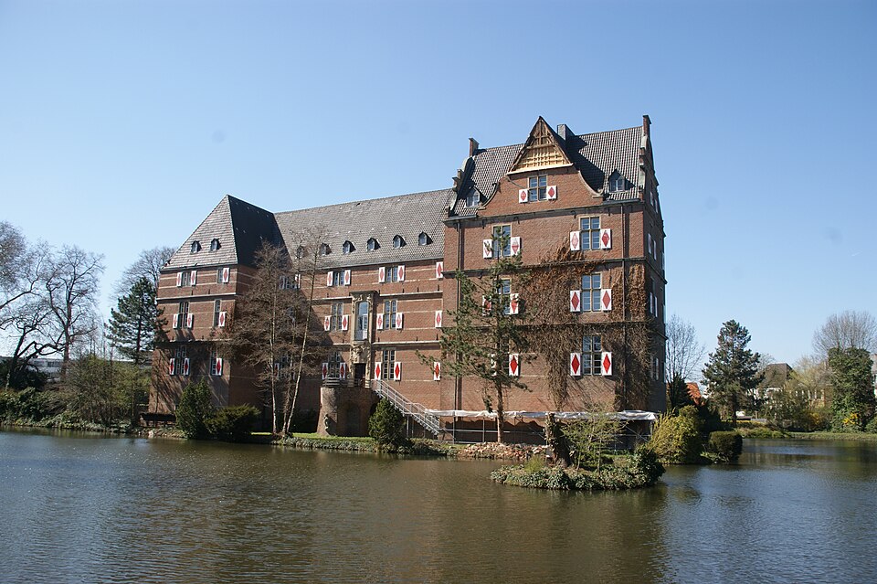 Umzug von Bedburg nach Zypern per Container: Schloss Bedburg