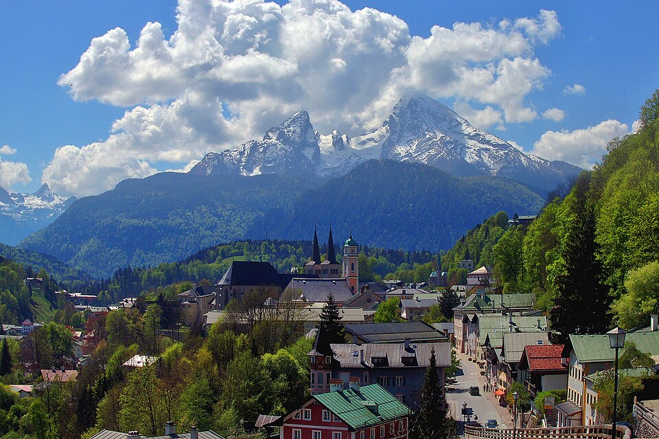 Umzug von Berchtesgaden nach Zypern per Container: Stadtansicht Berchtesgaden – Foto: Eric Sorenson, CC BY-SA 3.0, via Wikimedia Commons Umzug von Berchtesgaden nach Zypern per Container: Stadtansicht Berchtesgaden