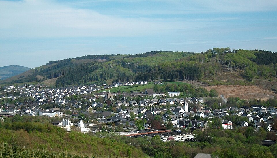 Umzug von Bestwig nach Zypern per Container: Stadtansicht Bestwig – Foto: Stefan Didam - Schmallenberg, CC BY-SA 3.0, via Wikimedia Commons Umzug von Bestwig nach Zypern per Container: Stadtansicht Bestwig