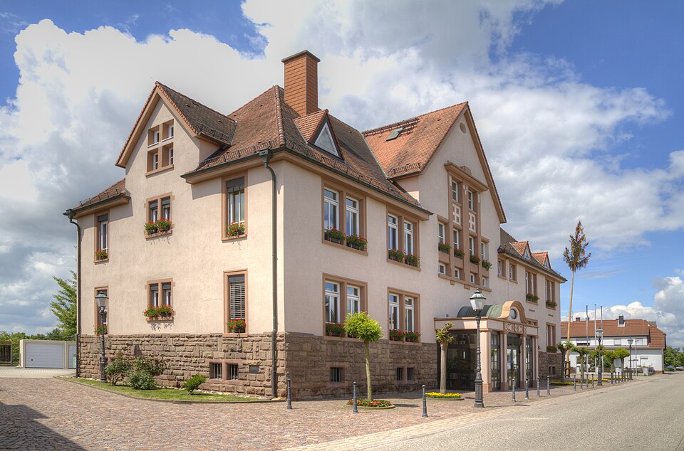 Umzug von Bietigheim nach Zypern per Container: Rathaus Bietigheim – Foto: Martin Dürrschnabel, CC BY-SA 3.0, via Wikimedia Commons Umzug von Bietigheim nach Zypern per Container: Rathaus Bietigheim