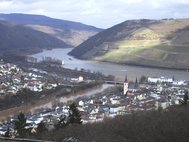 Umzug von Bingen am Rhein nach Zypern per Container: Bingen above in Bingen am Rhein – Foto: Fourdee at English Wikipedia, Public domain, via Wikimedia Commons Umzug von Bingen am Rhein nach Zypern per Container: Bingen above in Bingen am Rhein