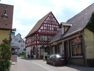 Umzug von Birkenau nach Zypern per Container: Birkenau Rathaus – Foto: AK84 at German Wikipedia, Public domain, via Wikimedia Commons Umzug von Birkenau nach Zypern per Container: Birkenau Rathaus