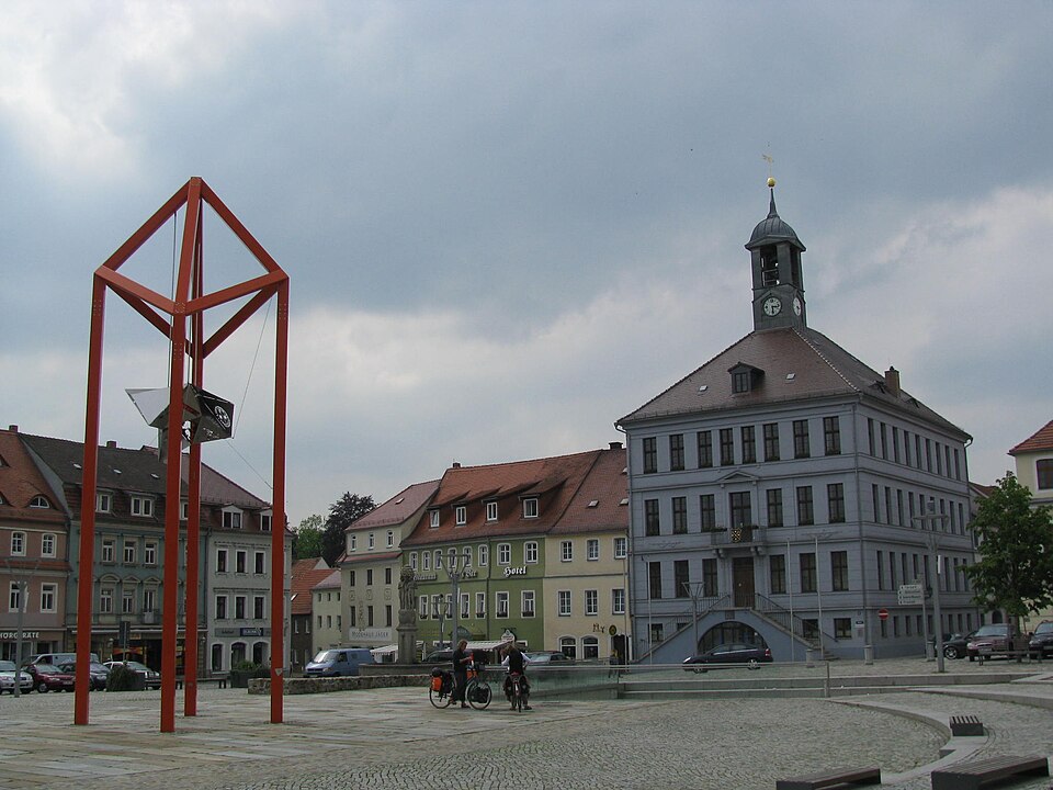 Umzug von Bischofswerda nach Zypern per Palette: BIW Rathaus in Bischofswerda – Foto: WikiAnika, CC BY 3.0 de, via Wikimedia Commons Umzug von Bischofswerda nach Zypern per Palette: BIW Rathaus in Bischofswerda