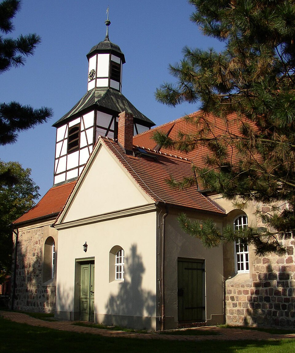 Umzug von Blankenfelde-Mahlow nach Zypern per Container: Blankenfelde church in Blankenfelde-Mahlow – Foto: Doris Antony, Berlin, CC BY-SA 3.0, via Wikimedia Commons Umzug von Blankenfelde-Mahlow nach Zypern per Container: Blankenfelde church in Blankenfelde-Mahlow