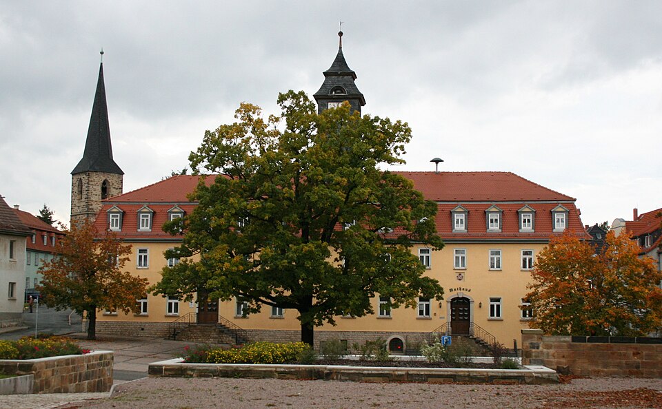 Umzug von Blankenhain nach Zypern per Container: Blankenhain Rathaus – Foto: Regani, Public domain, via Wikimedia Commons Umzug von Blankenhain nach Zypern per Container: Blankenhain Rathaus