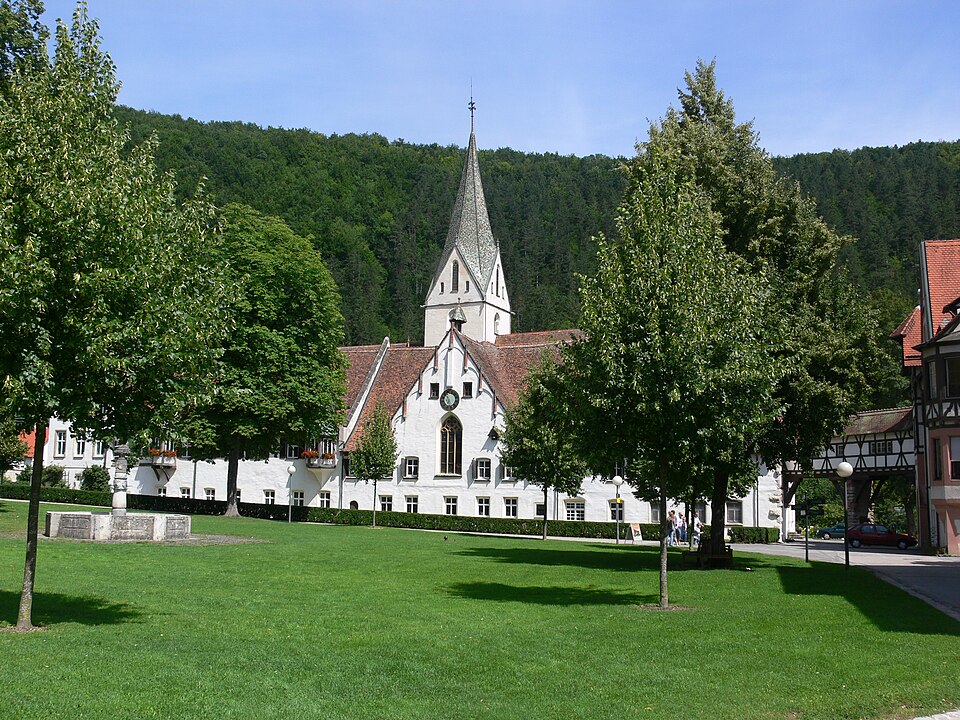 Umzug von Blaubeuren nach Zypern per Container: Blaubeuren Kloster – Foto: Photo: Andreas Praefcke, CC BY 3.0, via Wikimedia Commons Umzug von Blaubeuren nach Zypern per Container: Blaubeuren Kloster