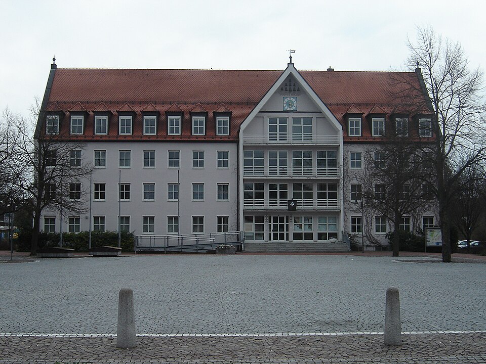 Umzug von Bobingen nach Zypern per Container: Rathaus Bobingen