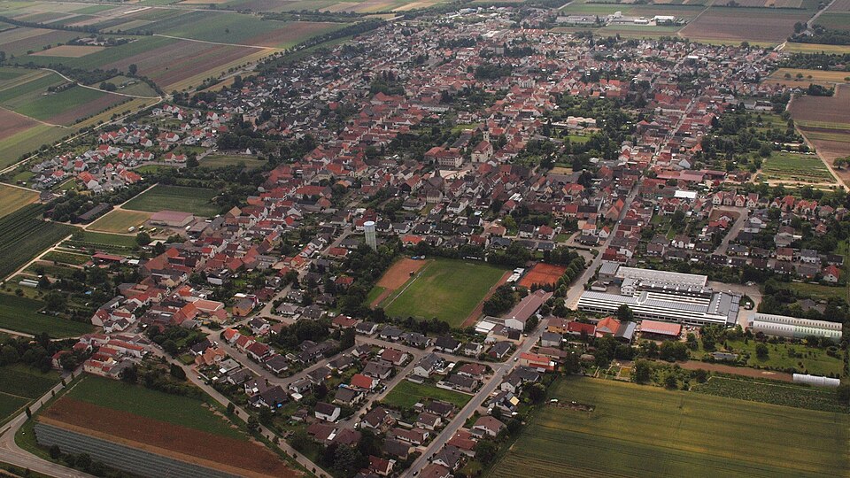 Umzug von Böhl-Iggelheim nach Zypern per Container: Stadtansicht Böhl-Iggelheim – Foto: Wolkenkratzer, CC BY-SA 3.0, via Wikimedia Commons Umzug von Böhl-Iggelheim nach Zypern per Container: Stadtansicht Böhl-Iggelheim