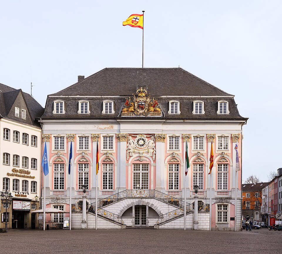 Umzug von Bonn nach Zypern per Container: Altes Rathaus Bonn